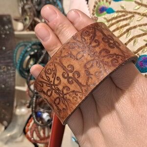 Genuine leather bracelet